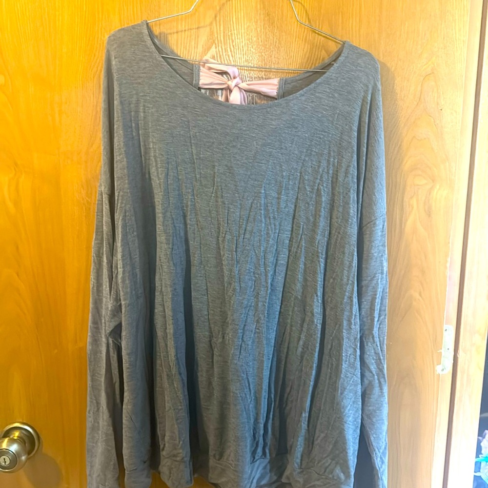 Gray open back with pink tie shirt 2x